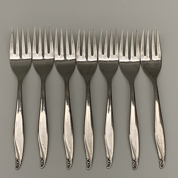 Wm A Rogers Oneida Surf Club Stainless Individual Salad Forks Lot of 7 - Picture 1 of 4